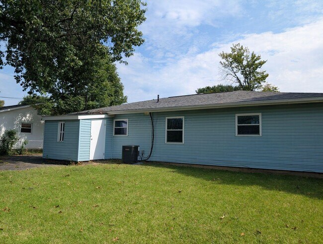 Building Photo - 1055 Cottingham Rd
