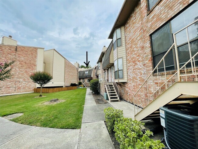 Building Photo - 2103 Place Rebecca Ln