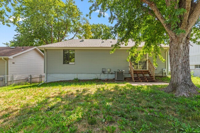 Building Photo - 5732 S 137th St