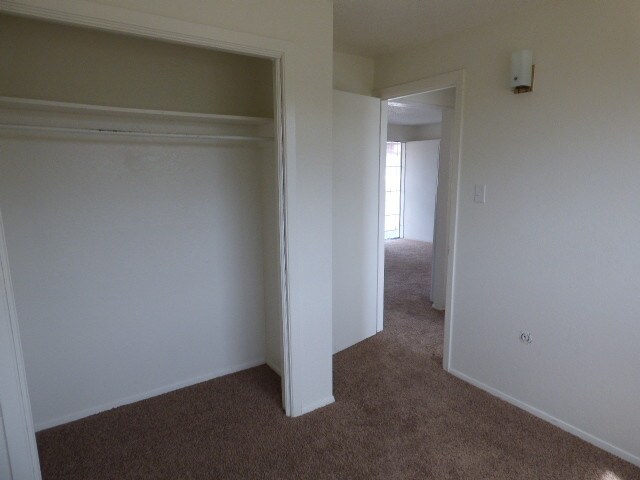 Building Photo - 2620 N Juniper Ave