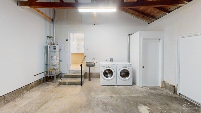 Building Photo - 717 I St