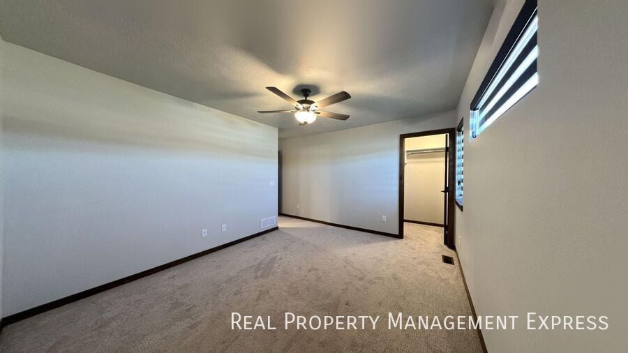 Building Photo - Stunning 3-Bedroom 2.5-Bathroom Townhome