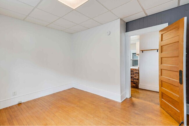 Building Photo - 3347 S 31st Ave