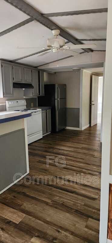 Building Photo - 1140 N Bryan Rd