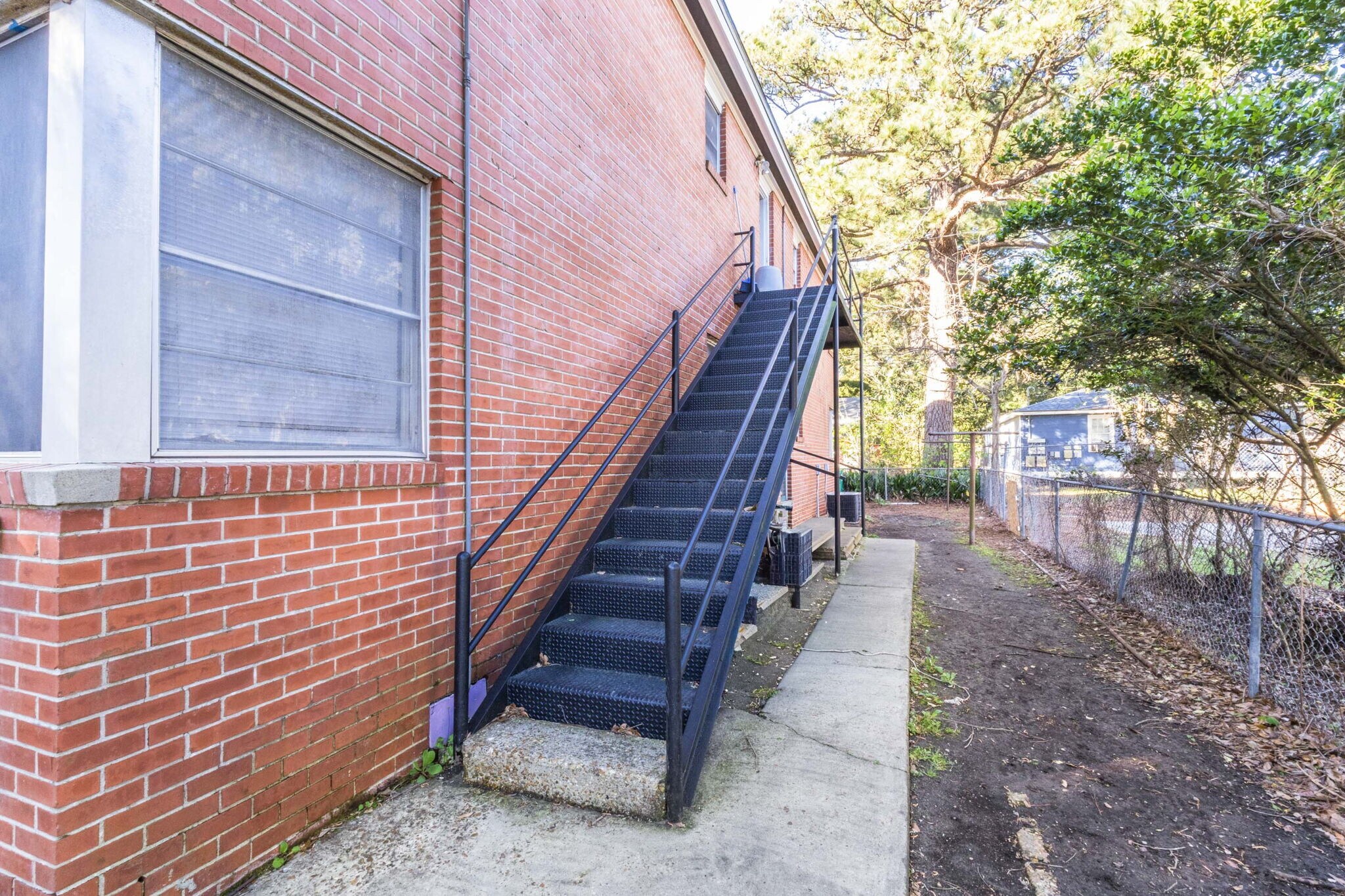 Building Photo - 406 Silkwood St