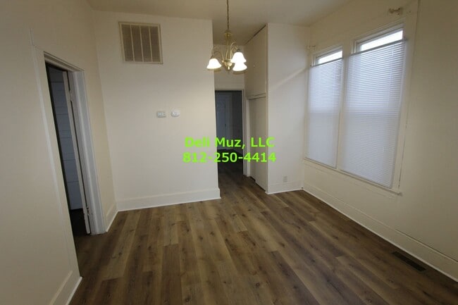 Building Photo - Beautiful 2 Bedroom, 1 Bath House with W/D Hookups