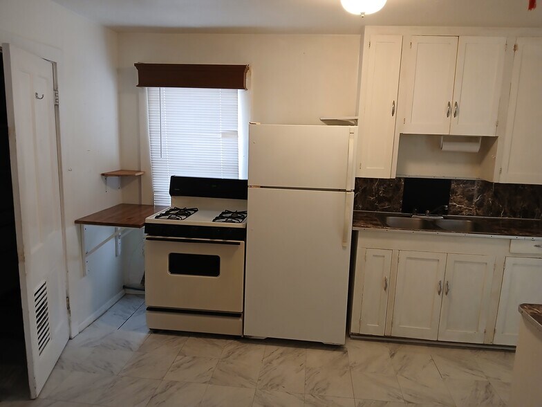 Building Photo - 558 Dameron Dr
