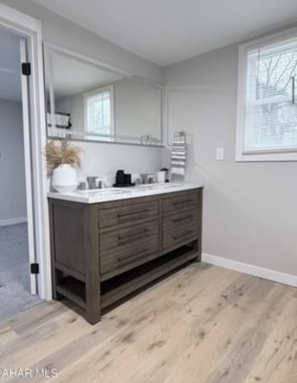 Building Photo - 5360 E Pleasant Valley Blvd