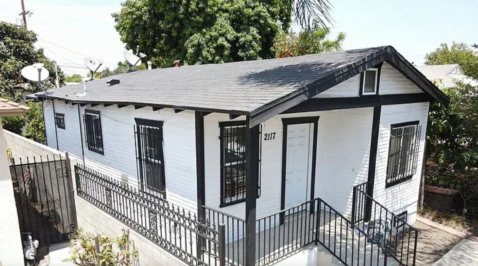 Building Photo - 2117 E 112th St