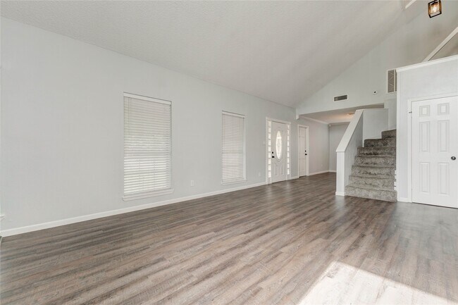 Building Photo - 9614 Charter Ridge Dr