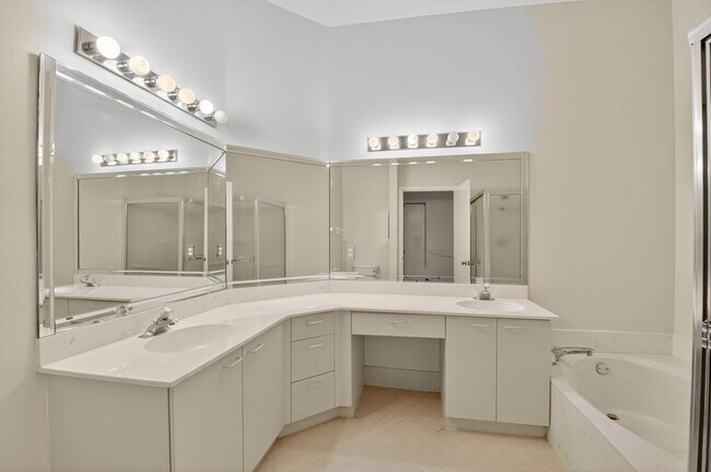 Building Photo - 5136 Floria Dr
