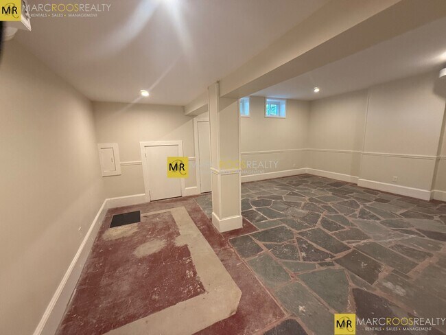 Building Photo - 1755 Beacon St