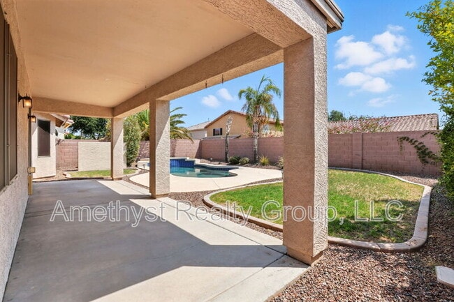 Building Photo - 2313 W Bonanza Ln