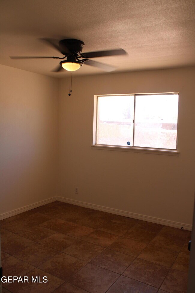 Building Photo - 5656 Sun Valley Dr