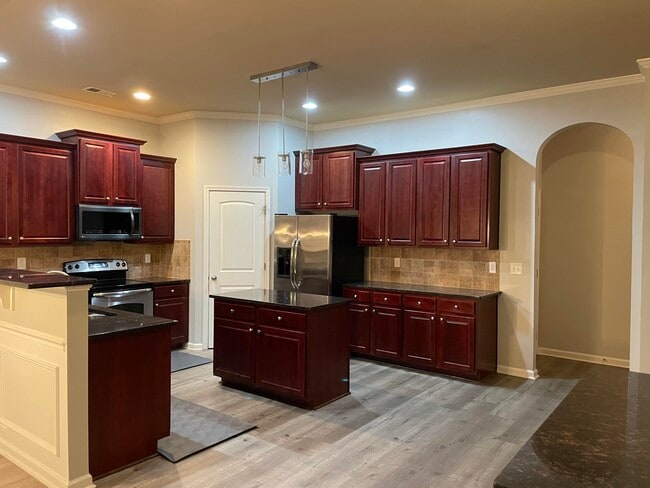 Building Photo - 527 Telegraph Dr