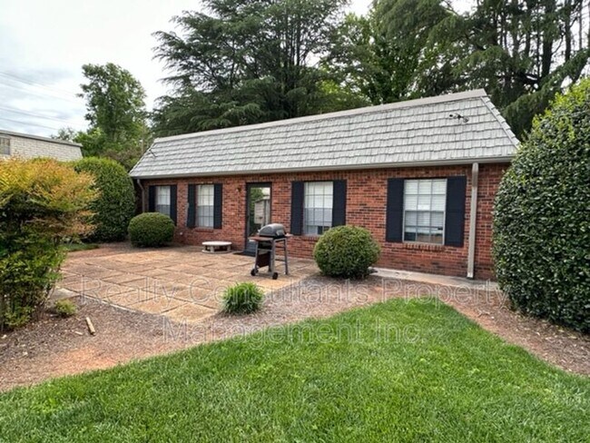 Building Photo - 3830 Country Club Rd