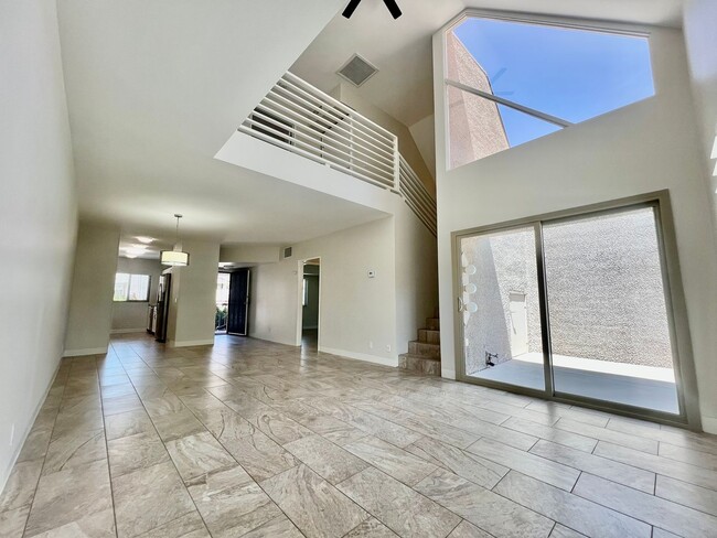 Building Photo - AVAILABLE NOW! 2 Bedroom / 2 Bathroom Cond...