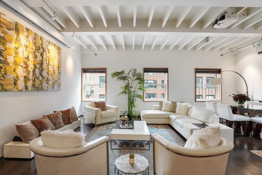 Building Photo - 132 Commonwealth Ave