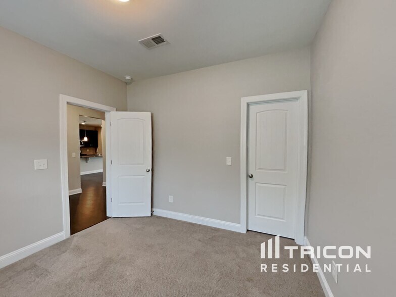 Building Photo - 516 Holden Forest Dr