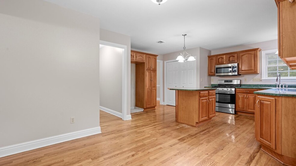 Building Photo - 8310 Reagan Dr