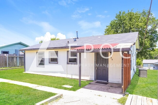 Building Photo - 904 Florence Rd