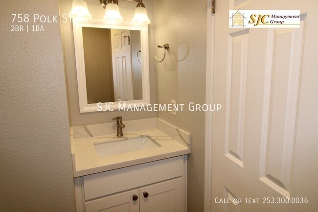 Building Photo - 758 Polk St S