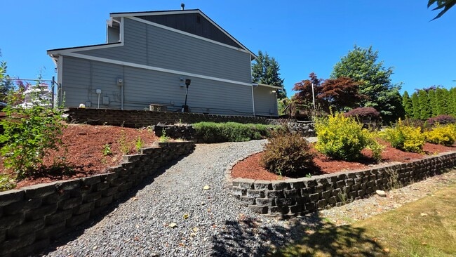 Building Photo - Heart of Puyallup Stunner; a Must See!