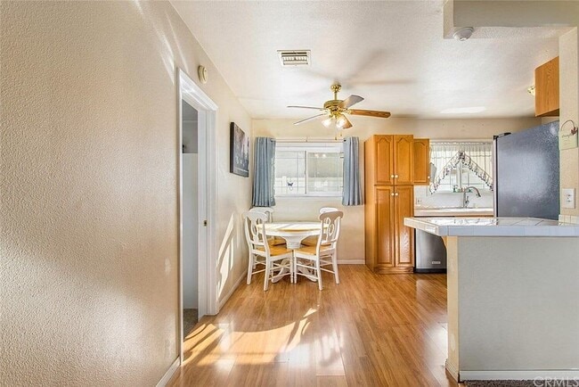 Building Photo - 581 W 29th St