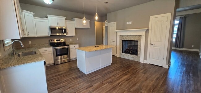 Building Photo - 1718 Charismatic Dr
