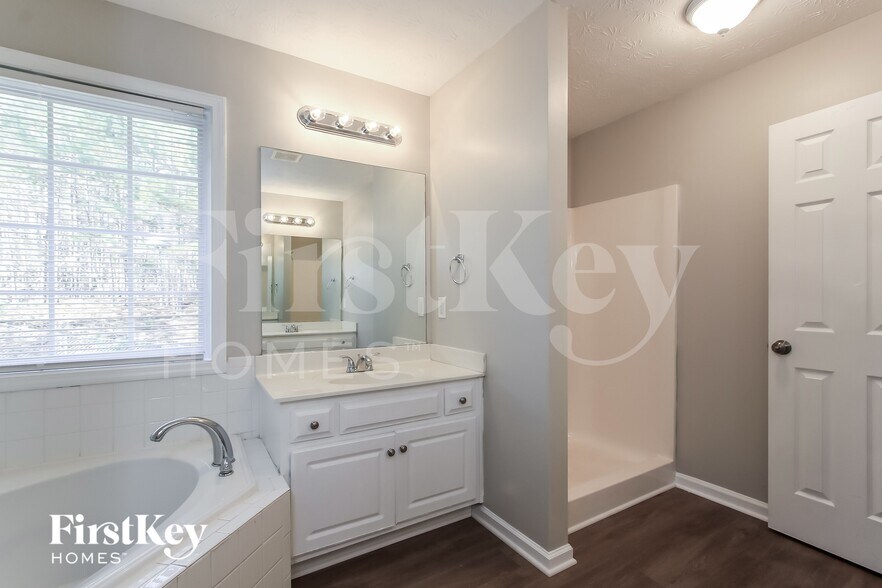Building Photo - 229 Springbrook Ct