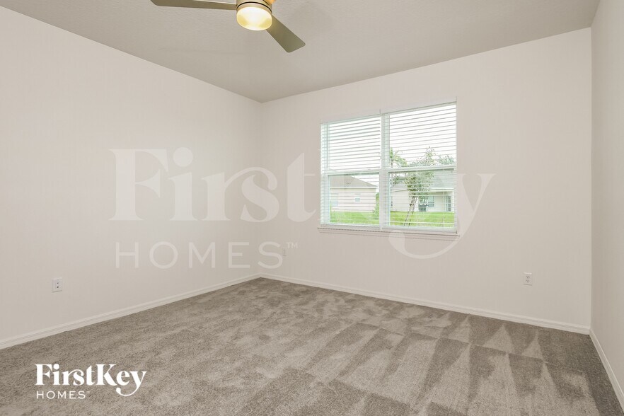 Building Photo - 1136 Spokane Pt