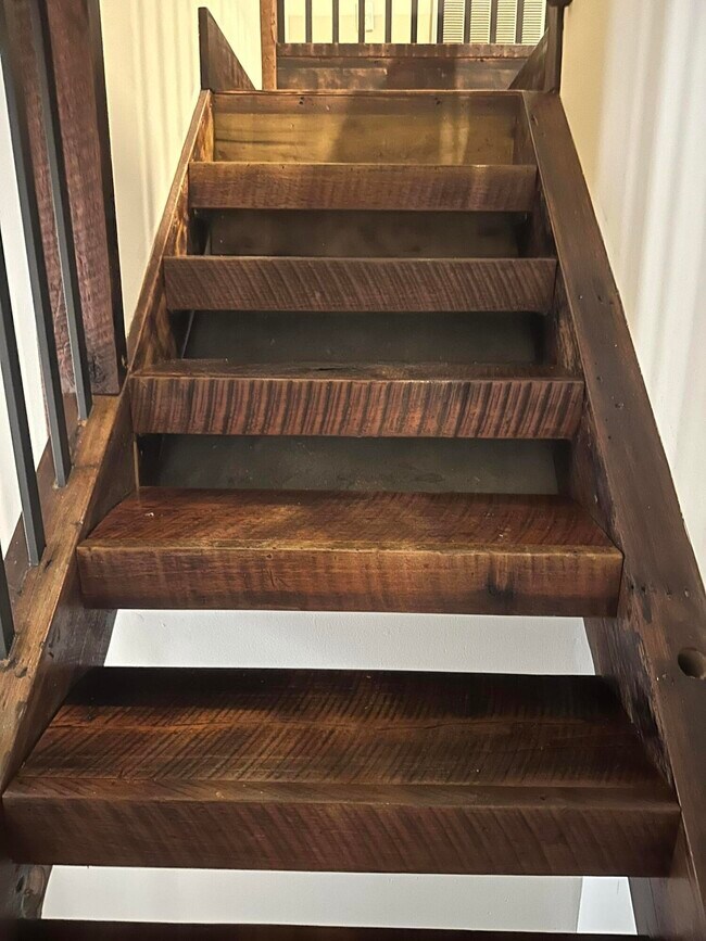 Building Photo - 307 W Main St