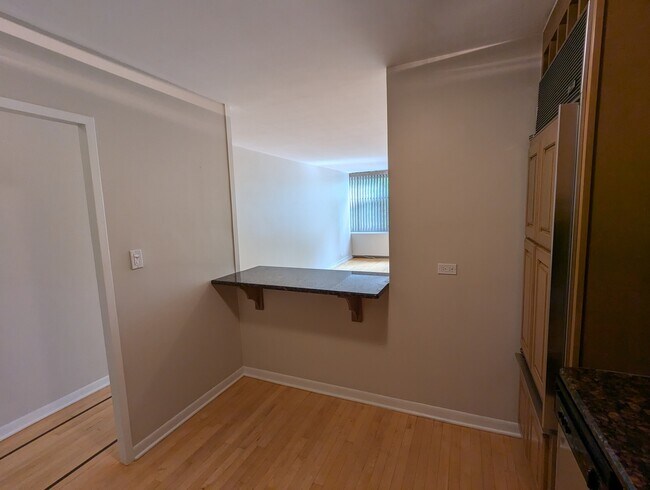 Building Photo - 30 E Elm St