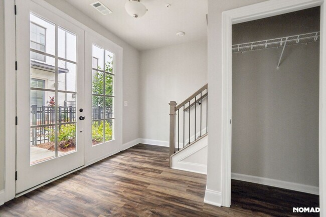 Building Photo - Stunning 4BR Townhome in Alpharetta