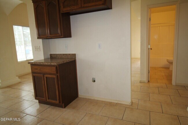 Building Photo - 456 Passmore Rd
