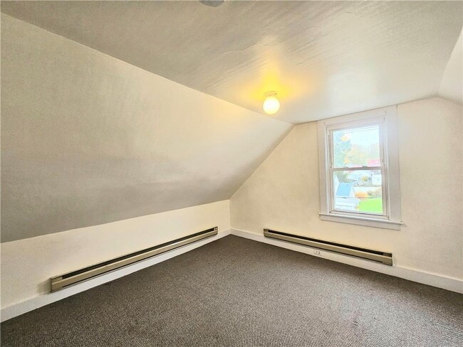 Building Photo - 13 York Ave