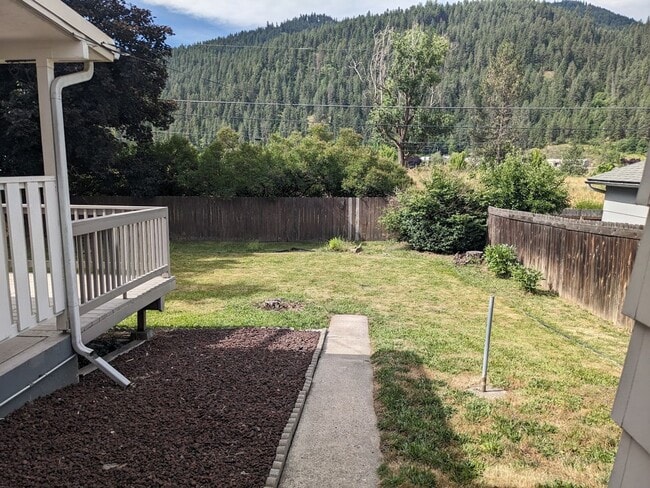 Building Photo - Beautiful 3 bedroom Orofino House