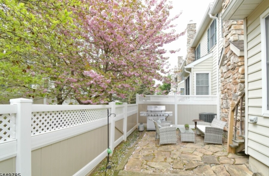 Building Photo - 253 Patriot Hill Dr