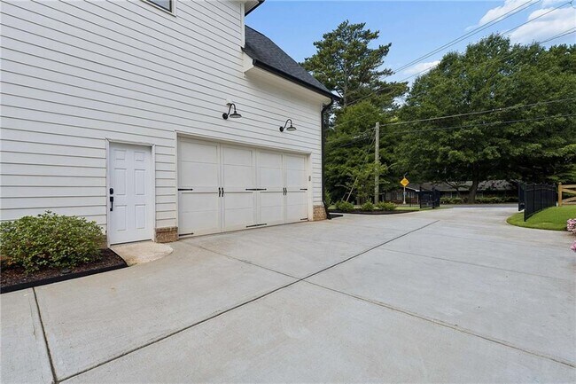 Building Photo - 3937 North Cooper Lake Rd SE