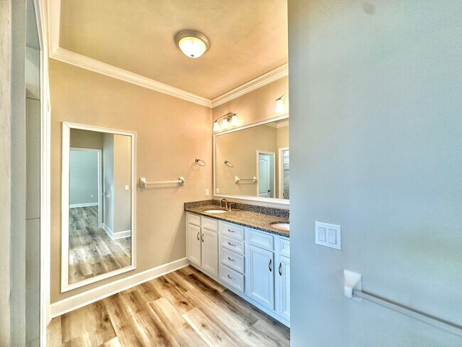 Building Photo - Modern Comfort in Fletcher Oaks – 3BR/2BA Home with Natural Light & Serene Views