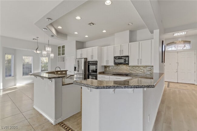 Building Photo - 7215 N Buttons Ridge Dr