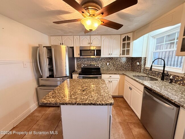 Building Photo - 324 Crown Ave