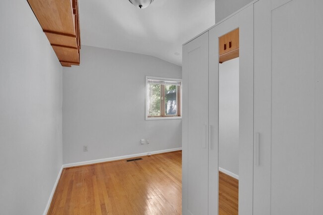 Building Photo - 8205 Knollwood Cir