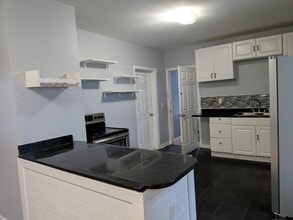 Building Photo - 220 Munson St