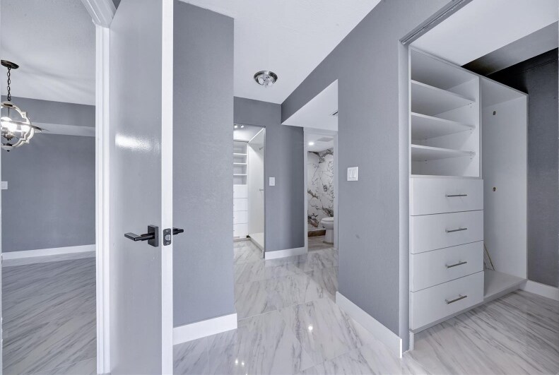 Building Photo - 1100 Saint Charles Pl