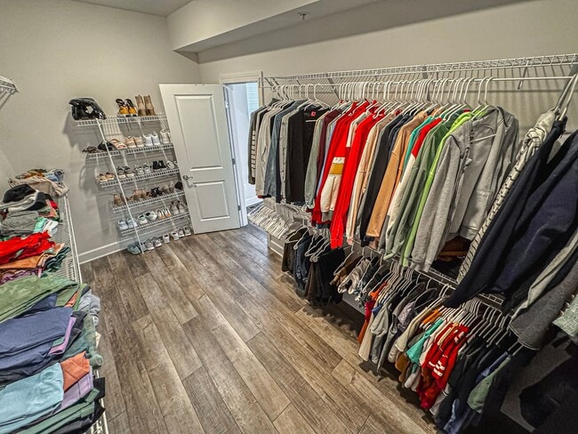 Building Photo - Modern 3 Bed 2.5 Bath End-Unit Townhome With Deck In The Landing At Cannon Branch