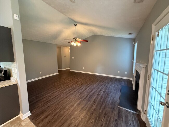 Building Photo - Beautiful 3 Bed Plus Bonus Room Raeford Home