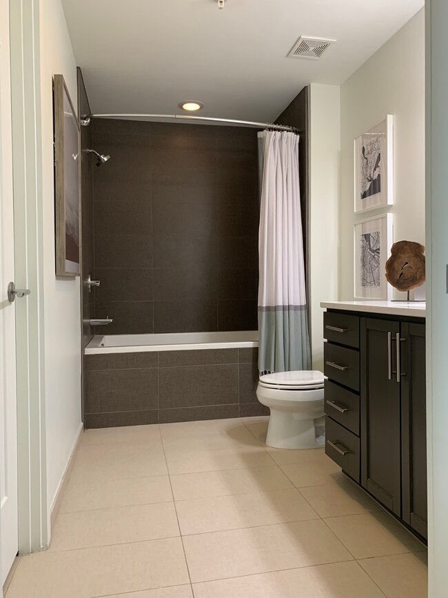 Building Photo - 2212 -TWTW