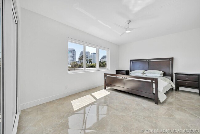 Building Photo - 720 Bayshore Dr