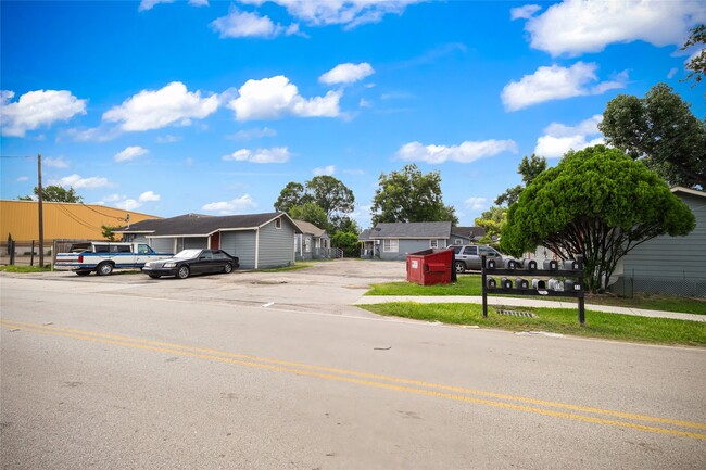 Building Photo - 13928 Bandera St